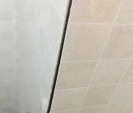崇州瓷砖空鼓维修公司分享阳台瓷砖脱落的修复过程可以分为以下几个步骤